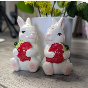 Hopper's Lane 2-Piece Rabbit Salt & Pepper Shaker Set - New in Box